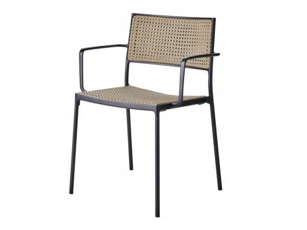 Cane-Line Less Stuhl mit Armlehne, Geflechttyp D